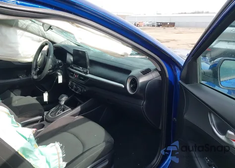 2021 Kia Forte Lxs z USA, uszkodzony, nr VIN 3KPF24AD3ME377416